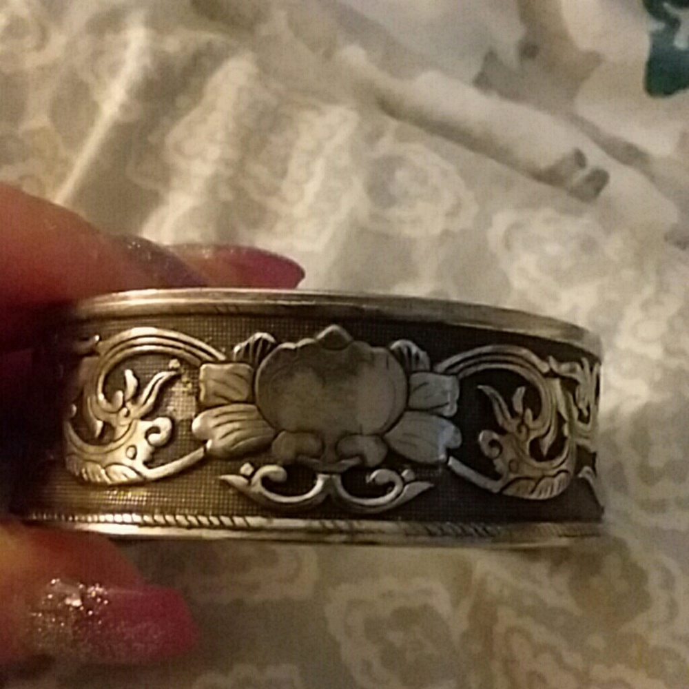 Vintage Bangle Silver Tone Euc - image 1